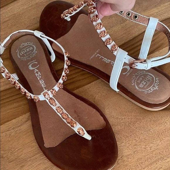 7.5.   RARE  Jeffrey Campbell  White and Tan Leather Sandals - Picture 2 of 7